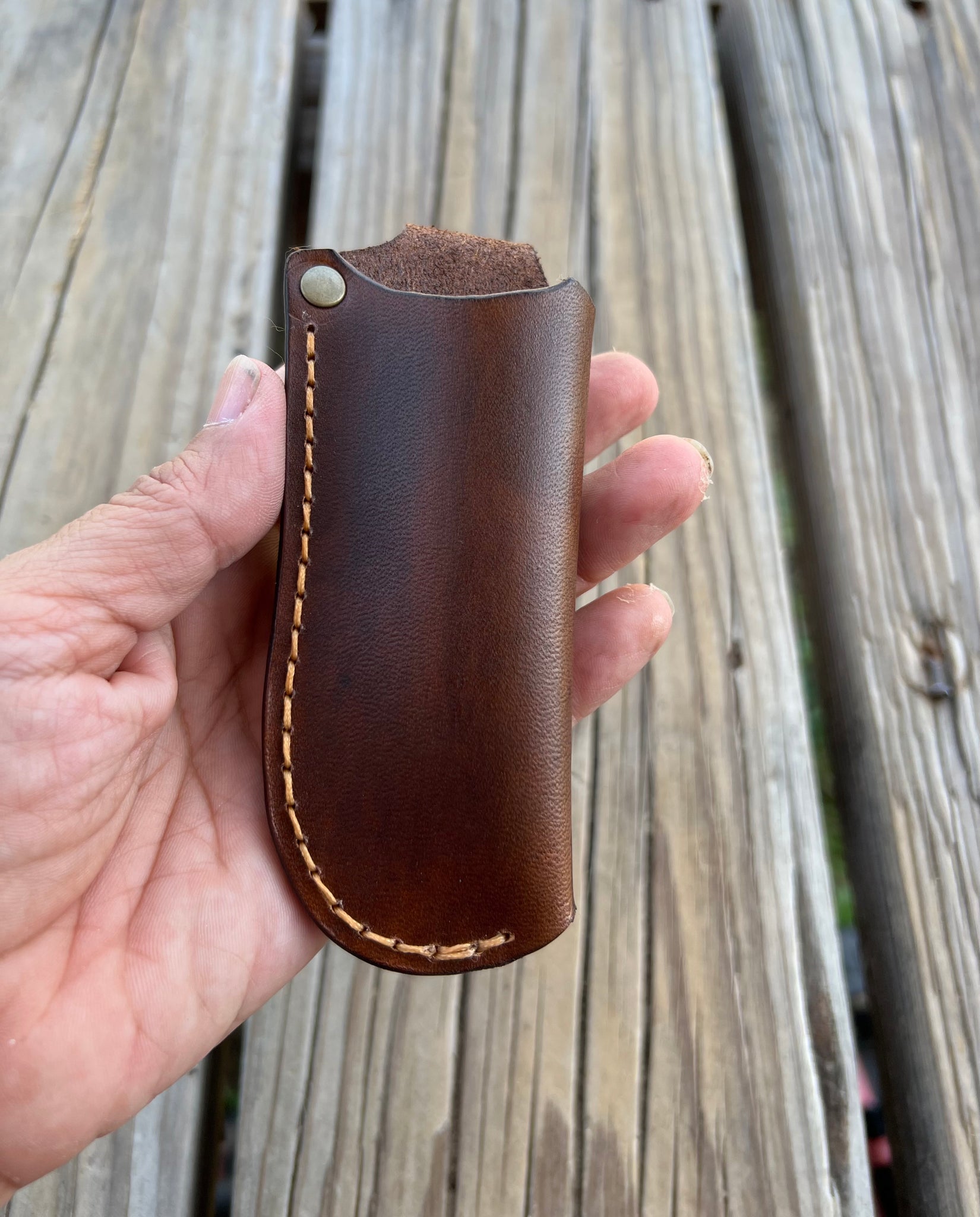 https://peyote-rose.com/cdn/shop/files/plain-hand-dyed-vertical-pocket-knife-sheath_3_1024x1024@2x.jpg?v=1691017155